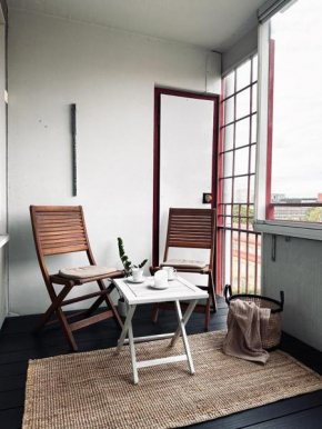 Modern 1 BR with free parking